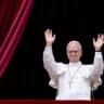"Nunca más guerra", el papa León XIV pide la paz para Gaza, Ucrania y el mundo en su primer discurso dominical en la Plaza San Pedro
