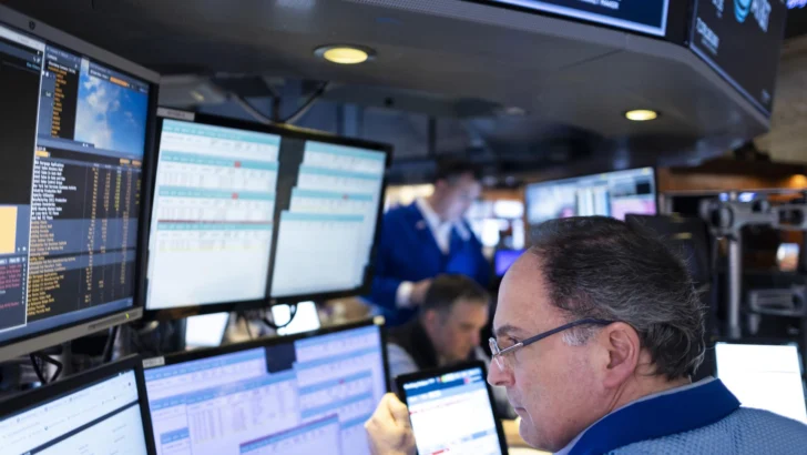 Wall Street cierra rojo tras las contradicciones sobre aranceles en Administración Trump