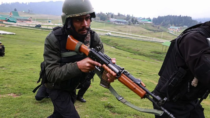 Cómo se comparan los Ejércitos, los misiles y los sistemas de defensa de India y Pakistán en medio la escalada entre las dos potencias nucleares