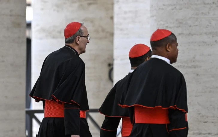 Todos los cardenales que participarán en el cónclave están en Roma
