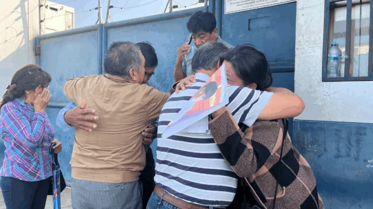 Qué se sabe del secuestro y el asesinato de 13 mineros en Perú por los que la presidenta declaró el toque de queda en la zona