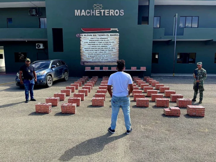 Detienen a un hombre con un contrabando de 368,000 cigarrillos en Valverde