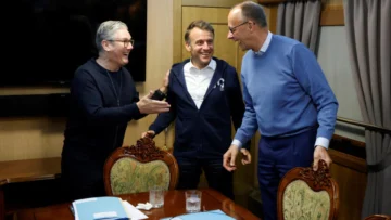 Macron, el pañuelo y la cocaína: la historia de las fake news y sus idiotas útiles