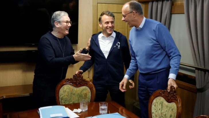 Macron, el pañuelo y la cocaína: la historia de las fake news y sus idiotas útiles