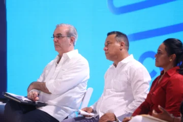 Abinader se reúne con comunitarios de San Cristóbal para impulsar soluciones a problemáticas locales