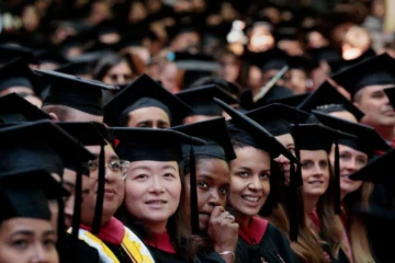 Por qué el gobierno de Trump quiere revocar las visas de los estudiantes chinos (y cómo reaccionó el gobierno de Pekín) Por qué el gobierno de Trump quiere revocar las visas de los estudiantes chinos (y cómo reaccionó el gobierno de Pekín)