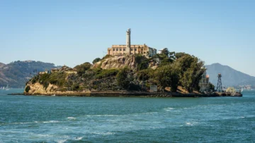 Célebres intentos de fuga, Al Capone y Hollywood: cómo se construyó el mito de la 'prisión maldita' de Alcatraz