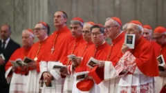 Cuáles son las facciones de la Iglesia católica que se enfrentan en el cónclave (y qué papel tendrá la herencia de Francisco)