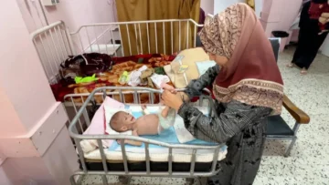 Una bebé de 5 meses que pesa 2 kilos: aumenta la desnutrición en Gaza en el tercer mes del bloqueo de Israel