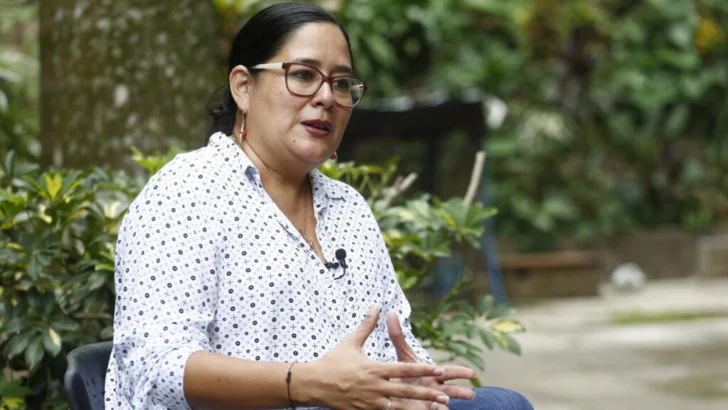 ¿Qué se sabe de Ruth López, la abogada crítica capturada por el gobierno de Bukele?