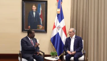 Abinader recibe al canciller de Kenia en el Palacio Nacional