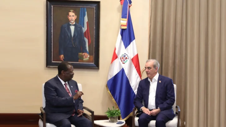 Abinader recibe al canciller de Kenia en el Palacio Nacional