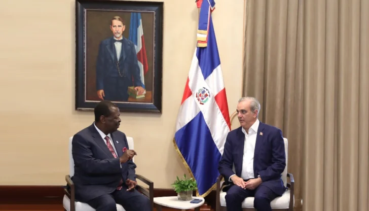 Abinader recibe al canciller de Kenia en el Palacio Nacional