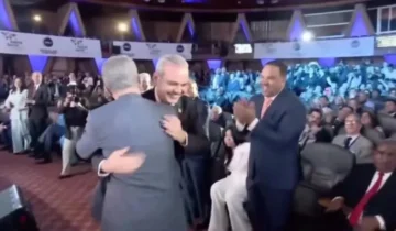 Abrazo entre Abinader y Leonel cosecha ovación Abrazo entre Abinader y Leonel cosecha ovación