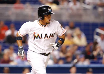  Rafael Furcal cuando jugaba por los Marlins de Miami. Fotografía de un partido contra los Mets de Nueva York en el Marlins Park el 20 de junio de 2014 en Miami, Florida. Rob Foldy/Getty Images/AFP (Foto de Rob Foldy / GETTY IMAGES NORTH AMERICA / Getty Images vía AFP)