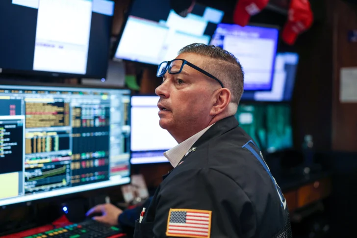 Wall Street cierra casi en equilibrio entre temores por presupuesto de EEUU