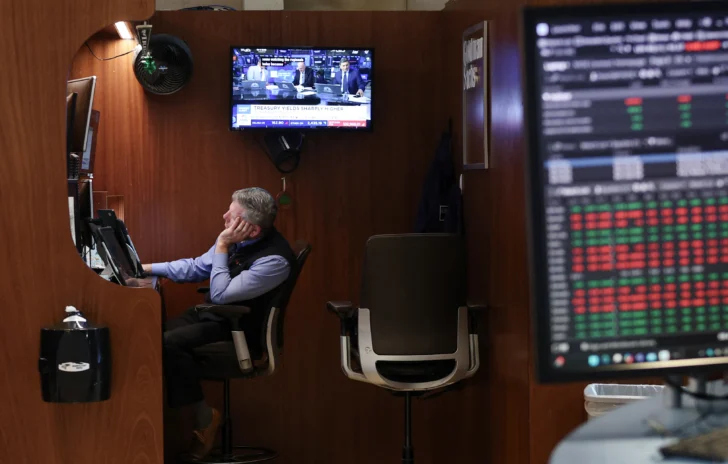 Wall Street cierra en verde con el mercado ignorando la rebaja de Moody’s para EEUU