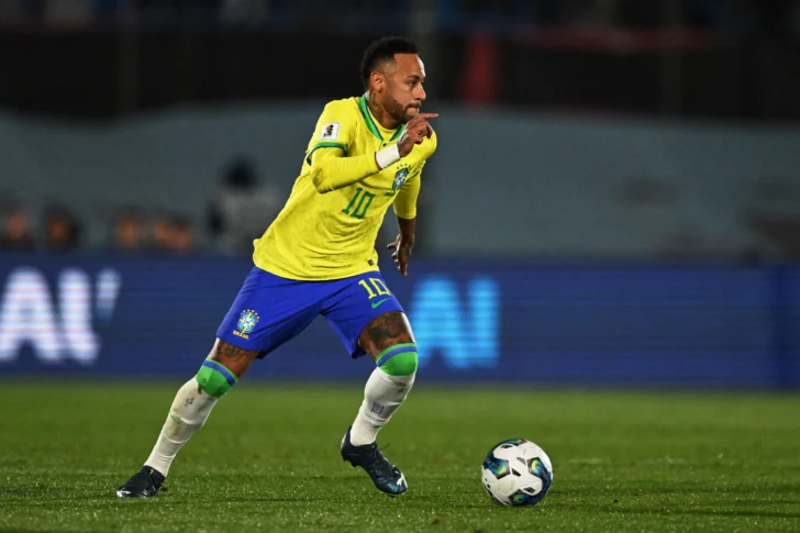 Neymar se recupera de lesión en vísperas de convocatoria de Ancelotti