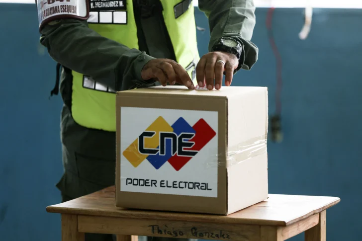 Poca afluencia en elecciones de Venezuela tras boicot opositor