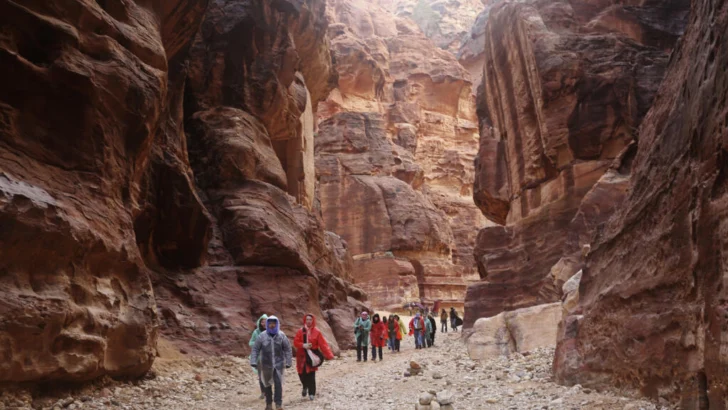 Inundaciones en Petra: dos turistas belgas mueren y cientos son evacuados tras intensas lluvias