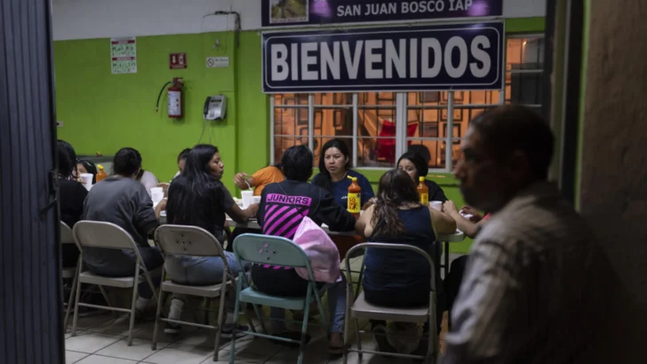 ’Madres deportadas con sus hijos tienen el apoyo del gobierno', dice vicecanciller a RFI