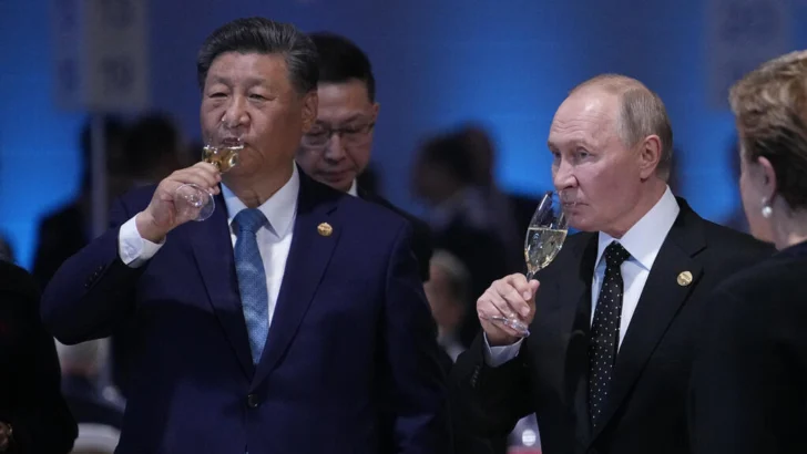 El presidente chino Xi Jinping visita Moscú, blanco de los drones ucranianos