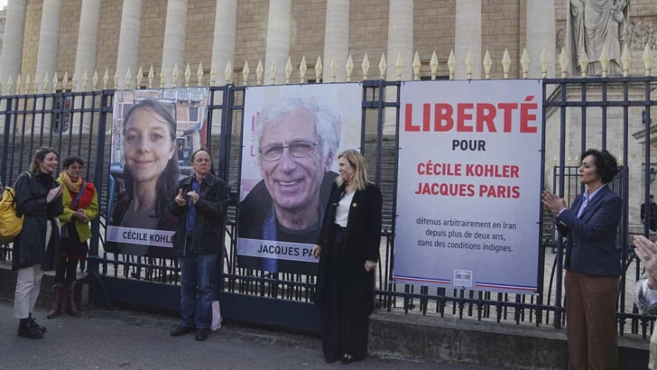 Pareja francesa que cumple tres años de detención en Irán son “rehenes de Estado”, denuncia París