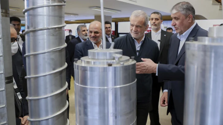 Irán considera 'inaceptable' el arma nuclear, afirma su ministro de Exteriores