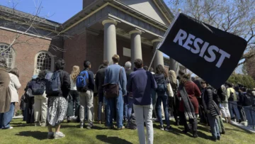 Gobierno de Trump impide a Harvard matricular a estudiantes extranjeros