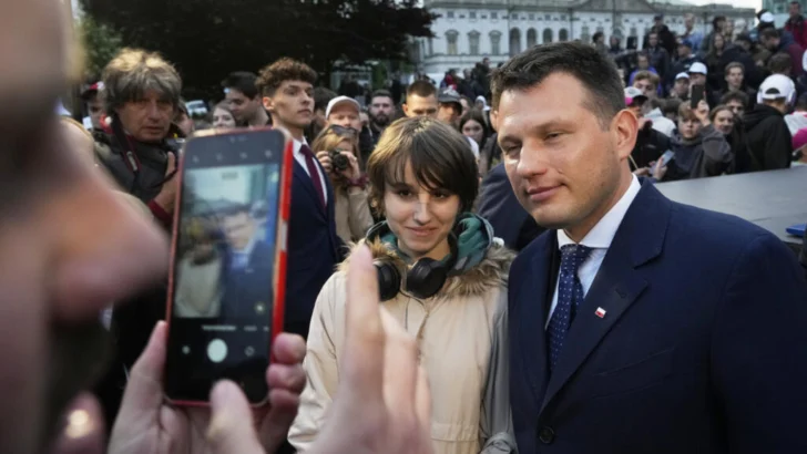 Slawomir Mentzen, el candidato de extrema derecha polaca que atrae a los jóvenes