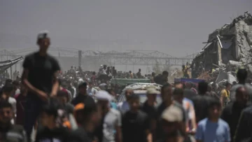 Israel causa decenas de muertos en nuevos ataques en Gaza, mientras avanza la caótica entrega de ayuda