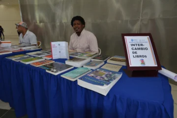  Exposición de libros en la Biblioteca Pedro Mir de la UASD.