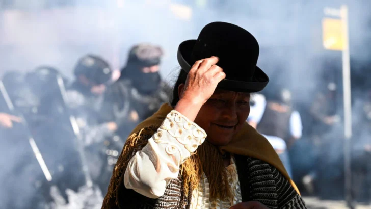 Simpatizantes de Evo Morales chocan con policía  y el MAS designa su candidato