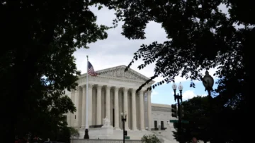 La Corte Suprema de EEUU permite a Trump revocar la protección legal a más de 500.000 migrantes