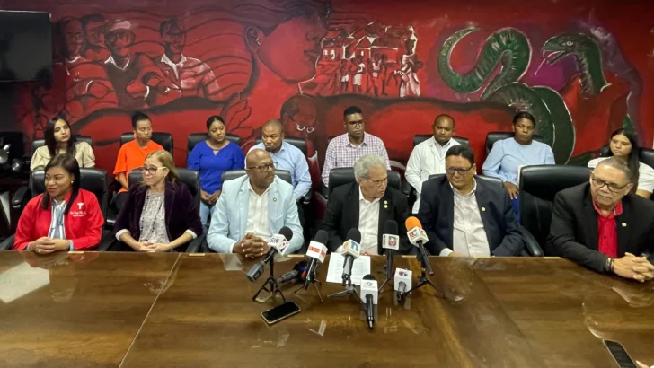 CMD acusa al ministro de Salud de abuso de poder por cancelación a médicos