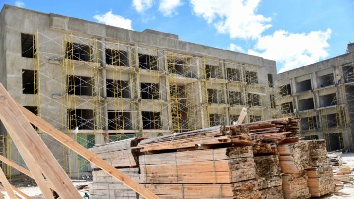 Advierten falta de pagos a contratistas paraliza construcción y afecta al PIB
