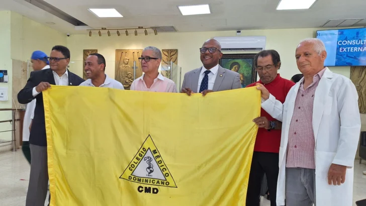 Colegio Médico exige diálogo al Gobierno por pensiones y cancelaciones