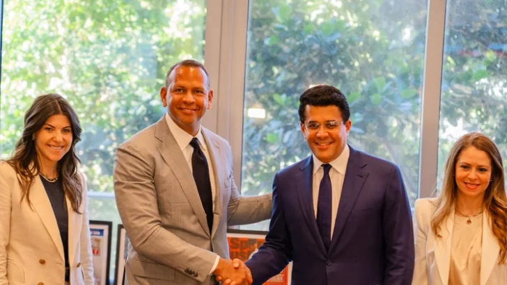 Alex Rodríguez y Collado anuncian inversión de US$ mil millones en turismo de lujo Alex Rodríguez y Collado anuncian inversión de US$ mil millones en turismo de lujo