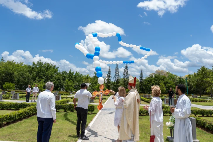 También en cementerios se rindió homenaje a las madres