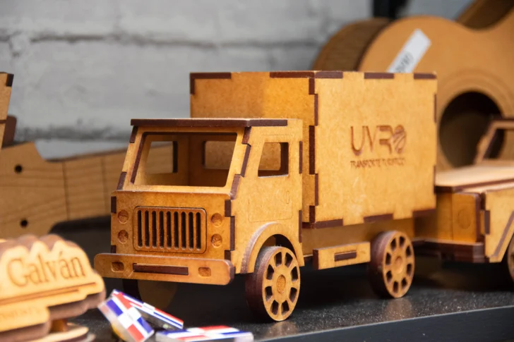 Fuera de la caja, la historia de un emprendedor que inició con un pequeño 'camión de madera'