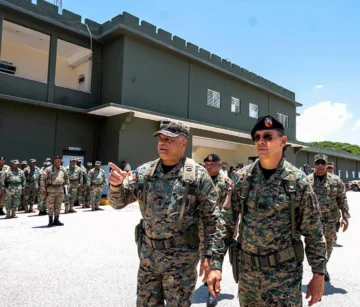 Fernández Onofre supervisa puestos fronterizos y reitera continuación del muro en junio