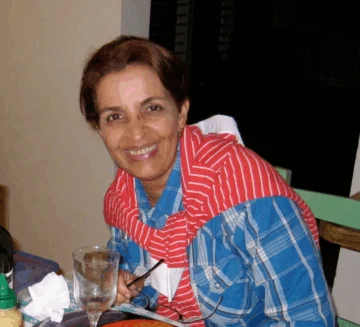  Embajadora Linda Castillo de Julián