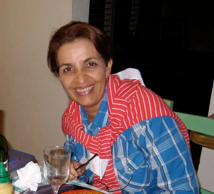  Embajadora Linda Castillo de Julián