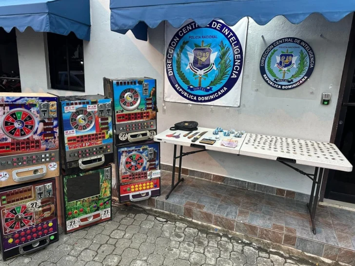 Incautan drogas, armas blancas, tragamonedas y tarjetas de clonación en DN y SDN