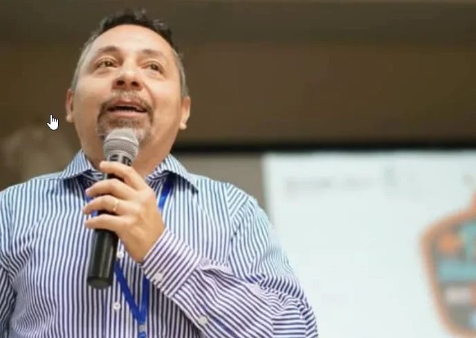  Felix Manuel Lora, critico de cine, académico, investigador.