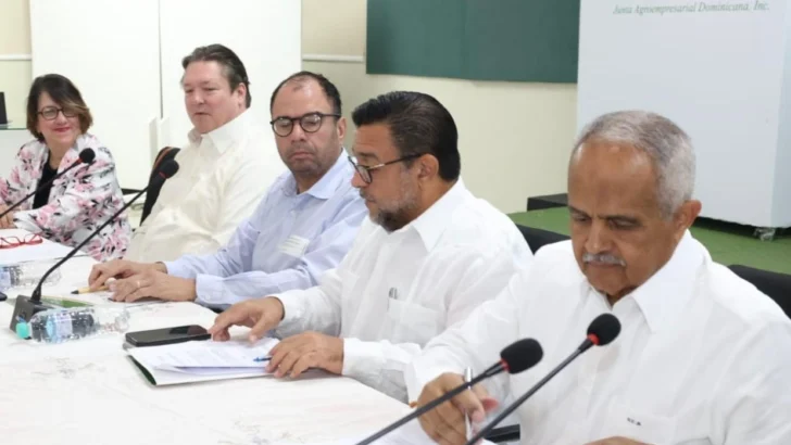 JAD y Holland House Caribbean  acuerdan impulsar la innovación agropecuaria