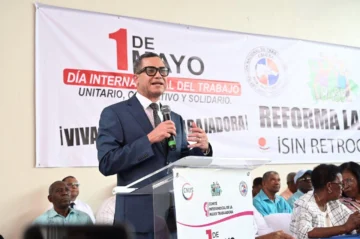 Ante líderes sindicales, ministro reafirma compromiso con salarios dignos y formalización laboral