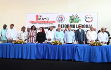 Ante líderes sindicales, ministro reafirma compromiso con salarios dignos y formalización laboral