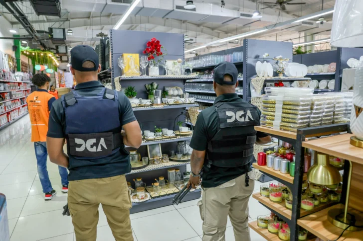 Aduanas continúa fiscalizaciones a comercios chinos