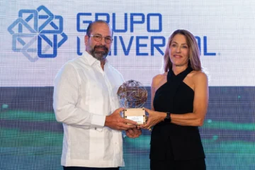  Francisco Izquierdo y Encarna Piñero-Grupo Universal.